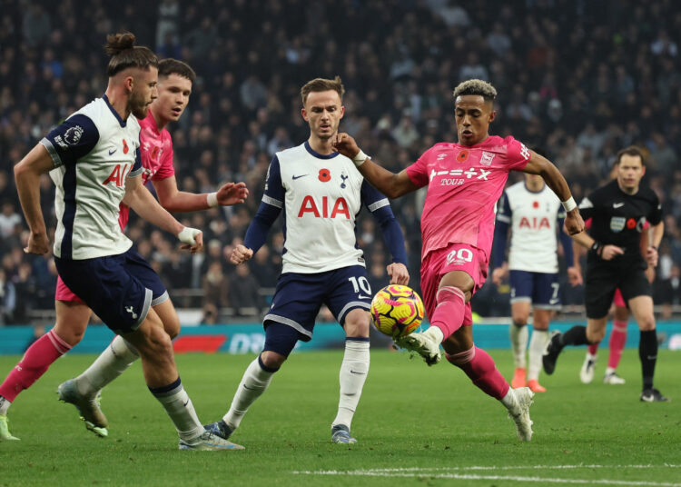 Soccer Football - Premier League - Tottenham Hotspur v Ipswich Town - Tottenham Hotspur Stadium, London, Britain - November 10, 2024 Ipswich Town's Omari Hutchinson in action with Tottenham Hotspur's Radu Dragusin and Tottenham Hotspur's James Maddison REUTERS/Ian Walton