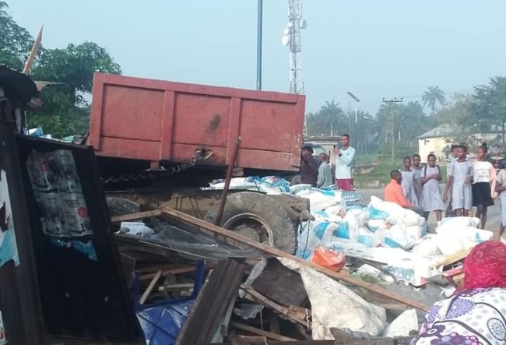 3 Killed, Others Injured As Truck Rams Into Shops In Akwa Ibom 1 acc