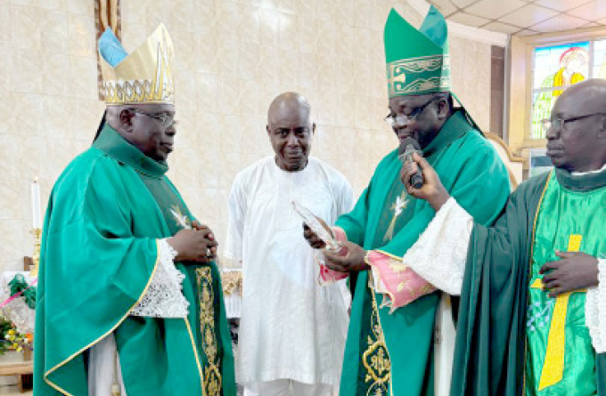 L-R: Archbishop Leke Abegurin; Alhaji Ahmed Raji, SAN, and Archbishop Emmanuel Badejo of Ibadan and Oyo Dioceses during the commissioning of 400 capacity hall built in place of an 80-year-old church  in Iseyin, Oyo State .
