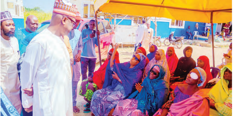 L-R: Senator Abubakar Sani Bello discussing with about 100 patients that received their sight when he sponsored their eye surgeries in the eight local government areas of Kontagora, Mariga, Mashegu, Magama, Wushishi, Agwara, Borgu and Rijau in Niger North Senatorial District, at the weekend.