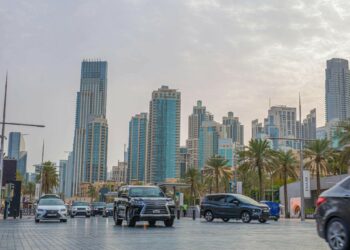 Driving Etiquette In Dubai: A Guide for International Luxury Car Renters