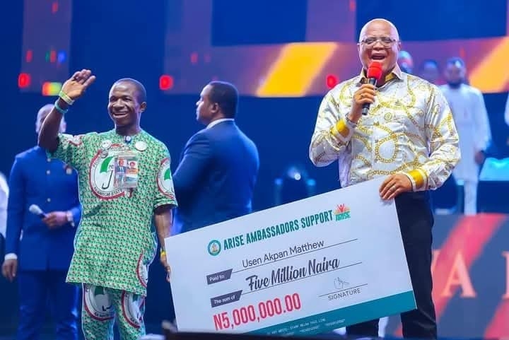 PICTORIAL: Gov Eno Rewards Ardent PDP Supporter With N5m Largesse 1 WhatsApp Image 2024 12 15 at 15.59.15 1
