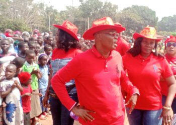 Yuletide: Imansuangbon Donates To Edo IDPs, Seeks Recognition For Aid Workers