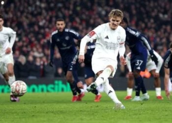 FA Cup: 10-man Man Utd Edge Out Arsenal On Penalties