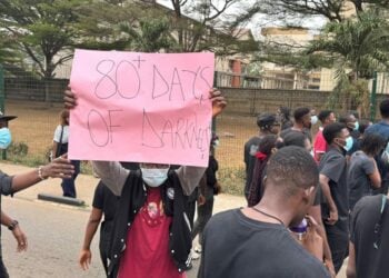 UI Students Protest 82-day Power Outage At UCH