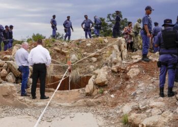 100 Illegal Miners Dead, 500 Trapped In South Africa’s Buffelsfontein Mine