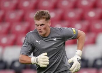 Tottenham Sign Czech Goalkeeper Kinsky Amid Injury Crisis