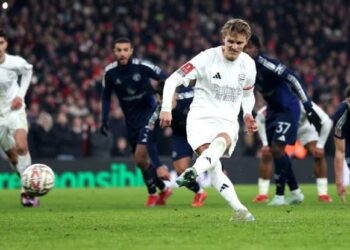 FA Cup: 10-man Man Utd Edge Out Arsenal On Penalties