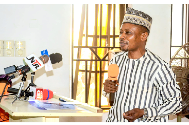 Dr Afeez Alabi, delivering a lecture on Governor AbdulRahman AbdulRazaq's 65th birthday. PHOTO: ABDULLAHI OLESIN