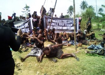 Rivers Community Protests Fresh Oil Spill At Shell Manifold