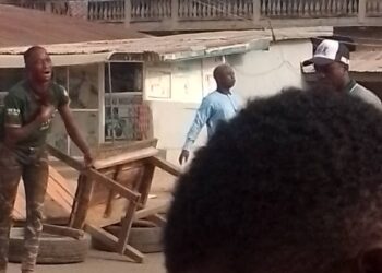 Tension As PDP, APC Members Storm LG Secretariats In Osun