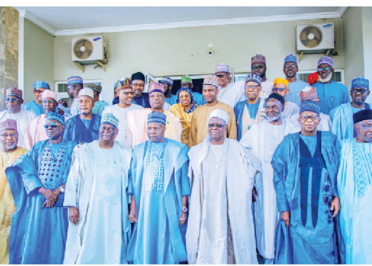 Governor Inuwa Yahaya with members of leadership of the Arewa Consultative Forum during a courtesy visit to Government House,  Gombe