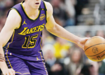 NBA: Bulls Stun Lakers With Half-Court Buzzer-Beater