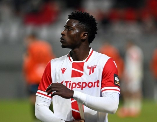 Un ancien ailier nigerian rejoint Charlotte FC en MLS thumbnail