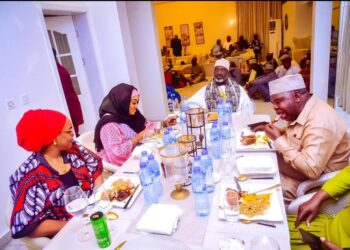 Ramadan: Edu Breaks Fast With Emir Of Kano In Calabar