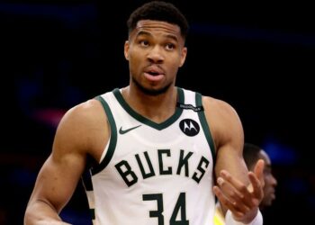 NBA: Antetokounmpo Stars As Bucks Beat Injury-Hit Lakers