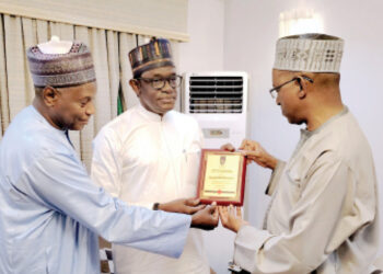SONA: Yobe Higher Education Commissioner Presents ‘Hall Of Fame’  Award To Gov Buni