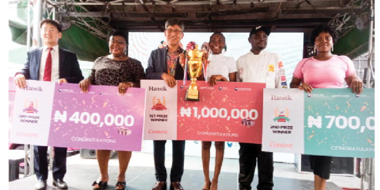 From left to right: KCCN Director, Kim Chang-Ki, third place winner at 2nd Hansik Food Contest, Patience Berepele, Korean Ambassador to Nigeria, Mr Kim Pank-yu, winner of the 2nd Hansik Food Contest, Deborah Olabelurin, Jury Chef, Godfrey Mario Odoh, and 2nd place winner at the contest, Ruth Igbayilola Olowu.