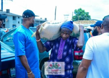 Group Provides Food Aid To Over 2,000 Families In Lagos Police Barracks