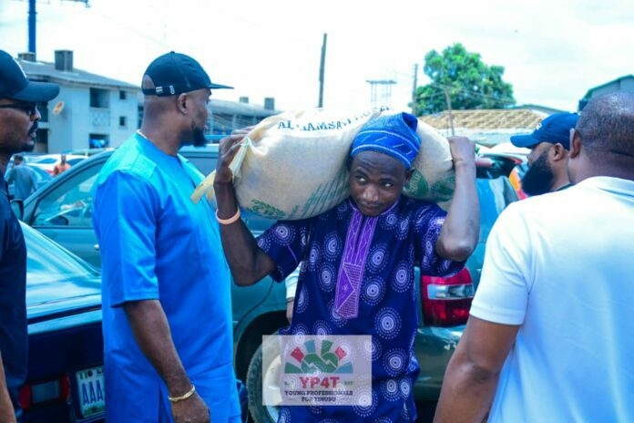 Group Provides Food Aid To Over 2,000 Families In Lagos Police Barracks 1 IMG 20250401 WA0005 696x464 1
