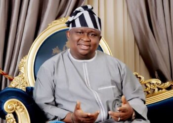 Students Salute Sen Adeola Over Scholarship, Bursary Awards