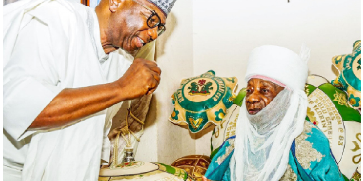 The Kwara State governor, AbdulRahman AbdulRazaq paying obeisance to the Emir of Ilorin, Alh Ibrahim Sulu- Gambari. PHOTO BY ABDULLAHI OLESIN