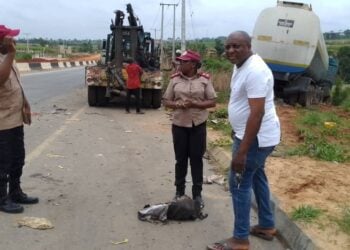 PICTORIAL: 8 Die, 6 Injured As Bus Rams Into Petrol Tanker In Anambra