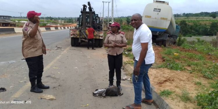 6 Injured As Bus Rams Into Petrol Tanker In Anambra