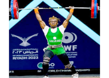 NSC DG Gives Nigerian Weightlifters $3,800 In Mauritius
