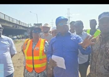 Federal Gov’t Begins Demolition Of Illegal Structures Under Lagos Iddo Bridge