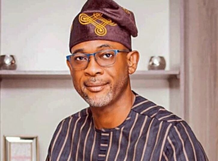 Lagos ALGON chairman Alabi slumps at APC stakeholders meeting