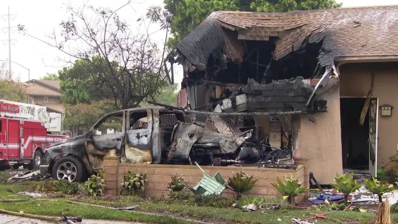 Many Feared Dead As Jet Crashes Into Homes In San Diego