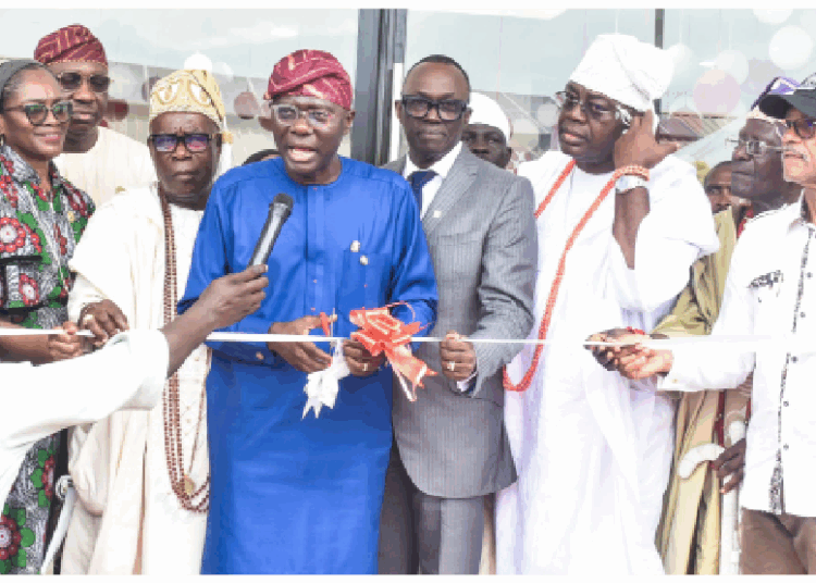 L-R: Special adviser to Lagos State governor on Health, Dr Kemi Ogunyemi; Oloja of Epe, Oba Kamorudeen Animashaun; Governor Babajide Sanwo-Olu; group managing director, Custodian Investment Plc, Wole Oshin; Alara of Ilara Kingdom, Epe, Oba Olufolarin Ogunsanwo, and commissioner for health, Prof Akin Abayomi, during the official handover of the newly constructed Custodian Accident and Emergency Centre, Epe, Lagos at the weekend.