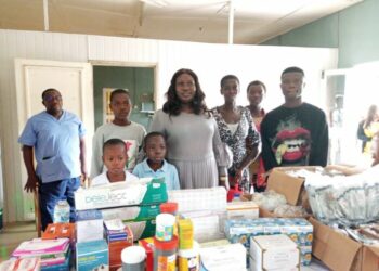 Delta LG Chairman’s Wife Donates Medications To Sickle Cell Patients