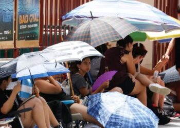 Health Warnings In Europe As Heatwave Spreads