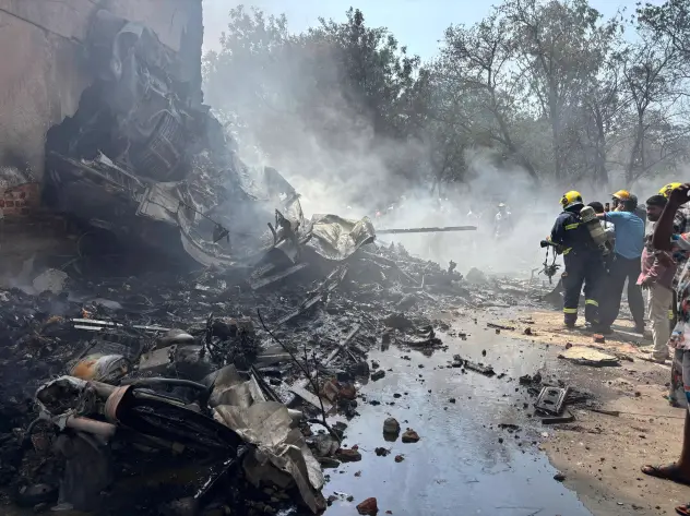 Over 290 Killed When London-bound Plane Crashed In Ahmedabad 1 cnn L19jb21wb25lbnRzL2ltYWdlL2luc3RhbmNlcy9jbWJ0NXIwa2MwMDB0M2I2bWd6MHF0Zjc5 L19jb21wb25lbnRzL2FydGljbGUvaW5zdGFuY2VzL2NtYnQ0b2JmZjAwNHAyN295ZjJwYzgzcTY