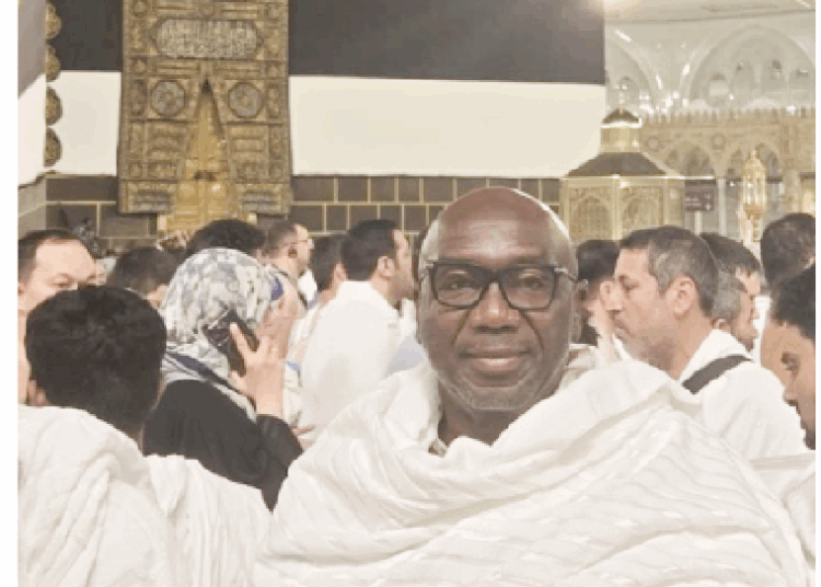 Kwara State governor, AbdulRahman AbdulRazaq, in the sacred Mosque( Ka'bba) in Makkah, Saudi Arabia. PHOTO BY ABDULLAHI OLESIN, ILORIN