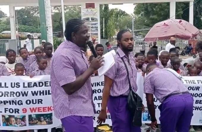 Minimum Wage: Abuja Pupils Protest As FCT Teachers’ Strike Lingers 1 vdm leads protest