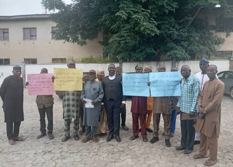 Ex-Policemen Protest