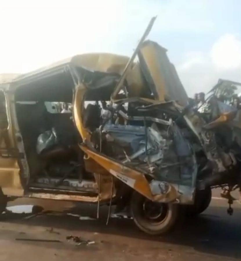 8 Die As Commercial Bus Rams Into Truck In Lagos