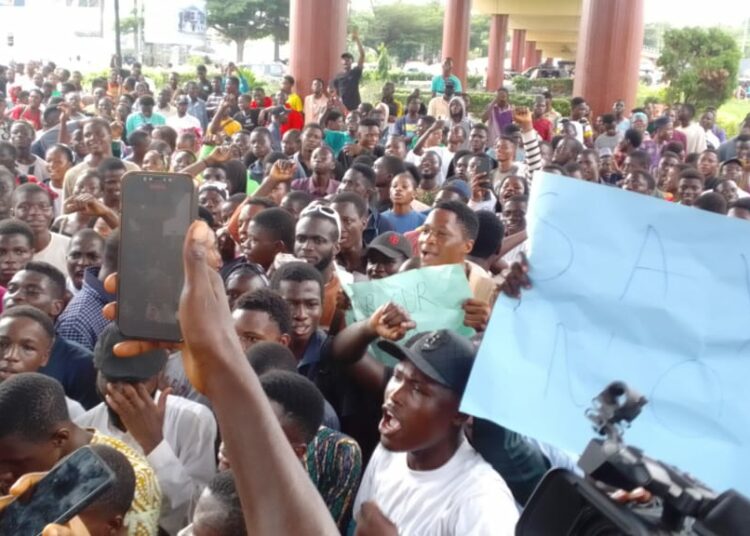 Ibadan Polytechnic Students Protest Renaming Of Institution After Olunloyo