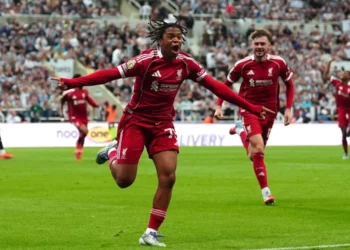 16-yr-old Ngumoha Rescues Liverpool From 10-man Newcastle Assault
