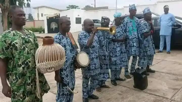 Olubadan: Drummers, Chanters, Others Sign Out From Late Oba Olakulehin's Residence 1 Drummers Chanters Others Sign Out From Late Oba Olakulehins Residence