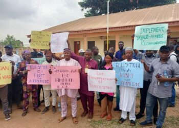 Kwara Varsity Lecturers Stage Peaceful Protest, Demand Payment Of EAA, Others