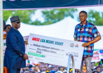 Hardship: Akwa Ibom Gov Lifts 476 Less-privileged With N239m Grants