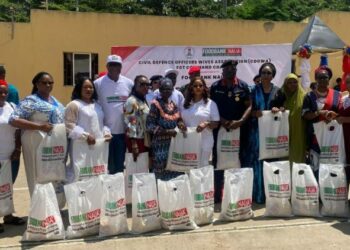Civil Defence Officers’ Wives Donate To Fallen Heroes‘ Widows