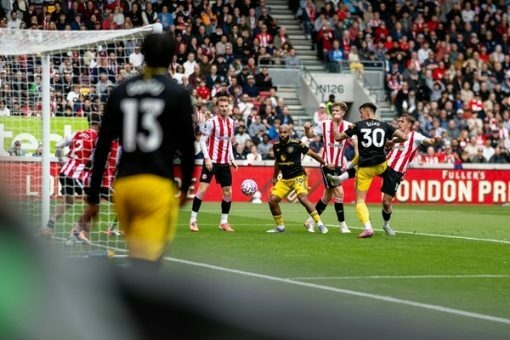 EPL: Fernandes Misses Penalty As Brentford Beat Man Utd 1 Fernandes Misses Penalty As Brentford Beat Man Utd