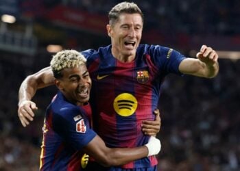 Lewandowski Seals Comeback Win As Barcelona Go Top