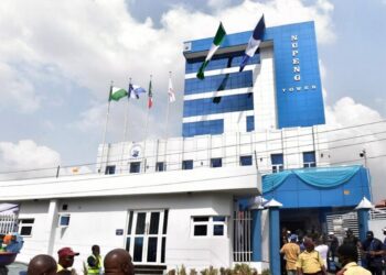 Oil Workers Threaten Strike Resumption