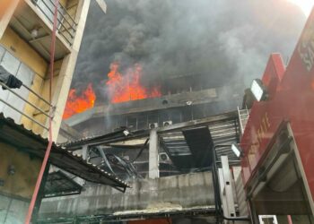 Confusion As Fire Guts 6-storey Building In Lagos